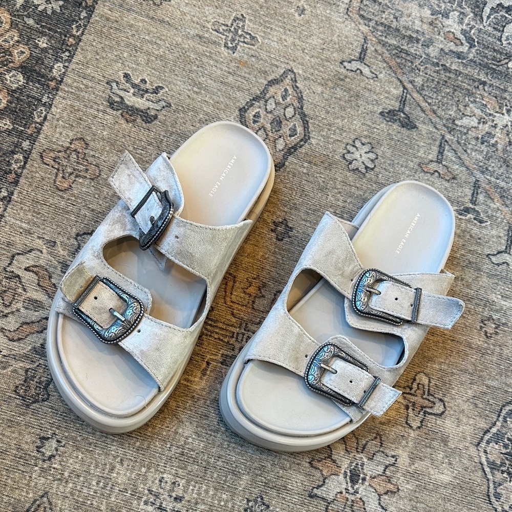 Stylish Buckle with Adjustable Straps